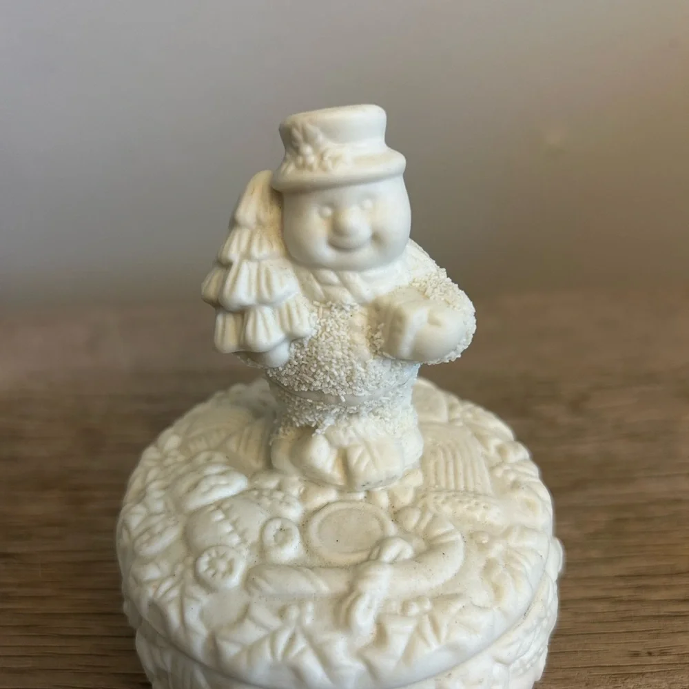 Smiling Chubby Snowman Christmas Trinket‎ Box Snowy Ceramic Holiday Collection
